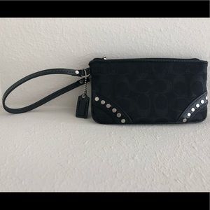 💕Coach wristlet, black classic Coach pattern 💕