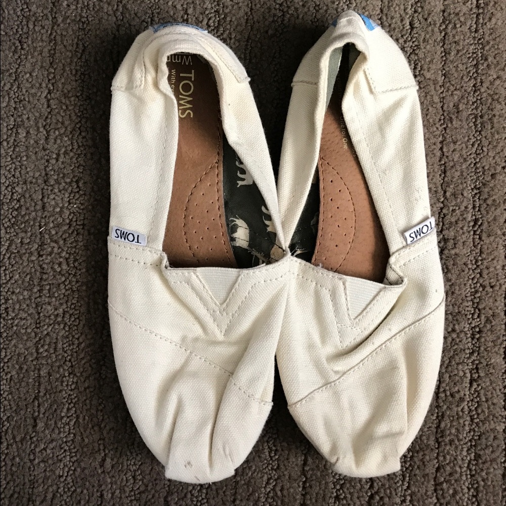 White TOMS size 7