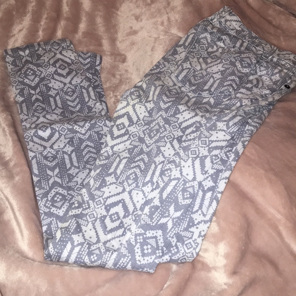 Skinny jeans w/ design