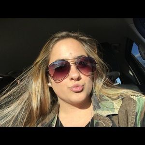 Meet your Posher, Jillian