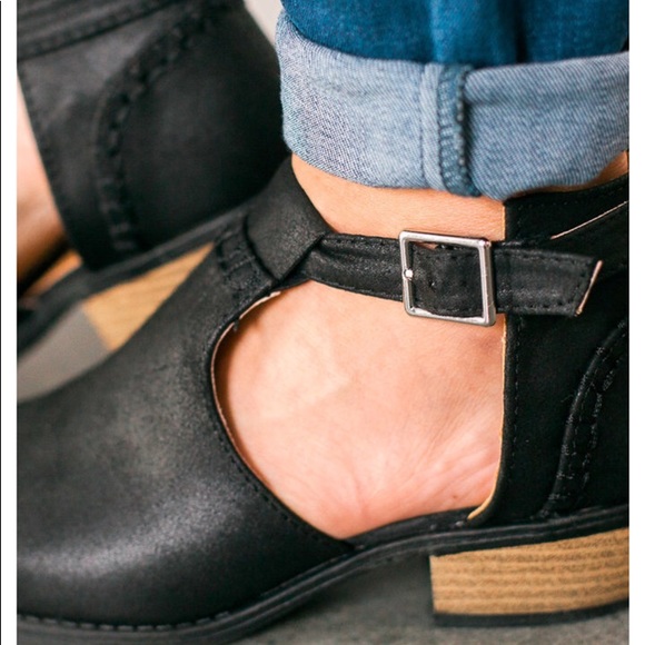 Buckle Side Cut Out Ankle Bootie - Picture 3 of 5
