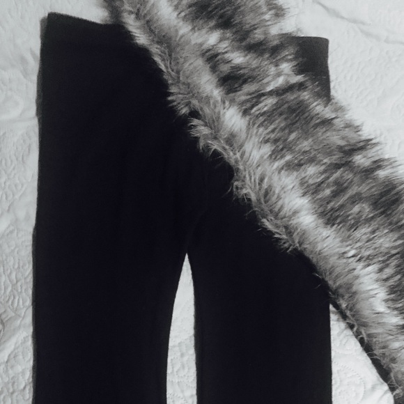 NWOT Black Stretchy Leggings w/ scallop edges - Picture 4 of 4