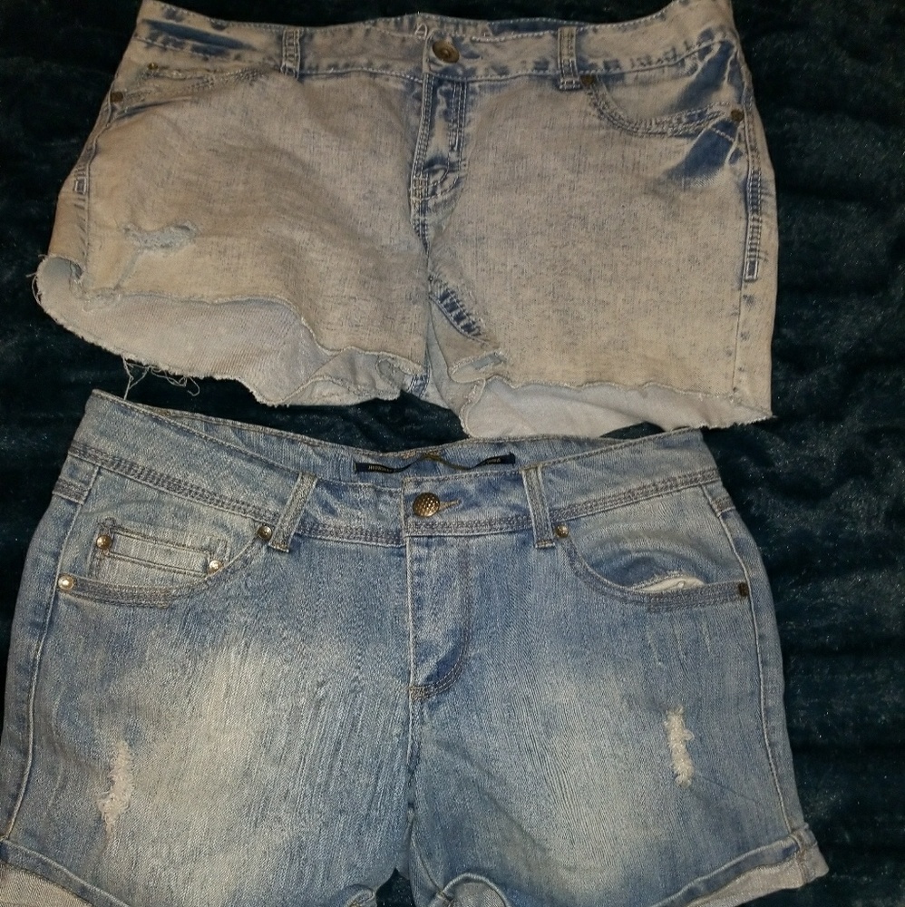 2 pairs of shorts