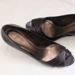 🛑 SOLD! Elswhere: EUC Ann Taylor Brown Croc Heels