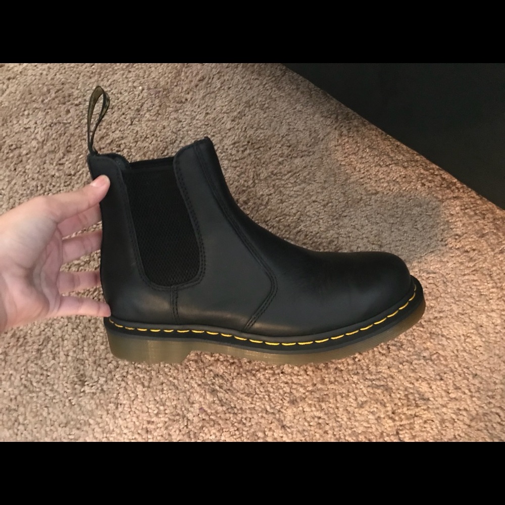 DOC MARTEN CHELSEA BOOTS SIZE US 8 DR MARTEN