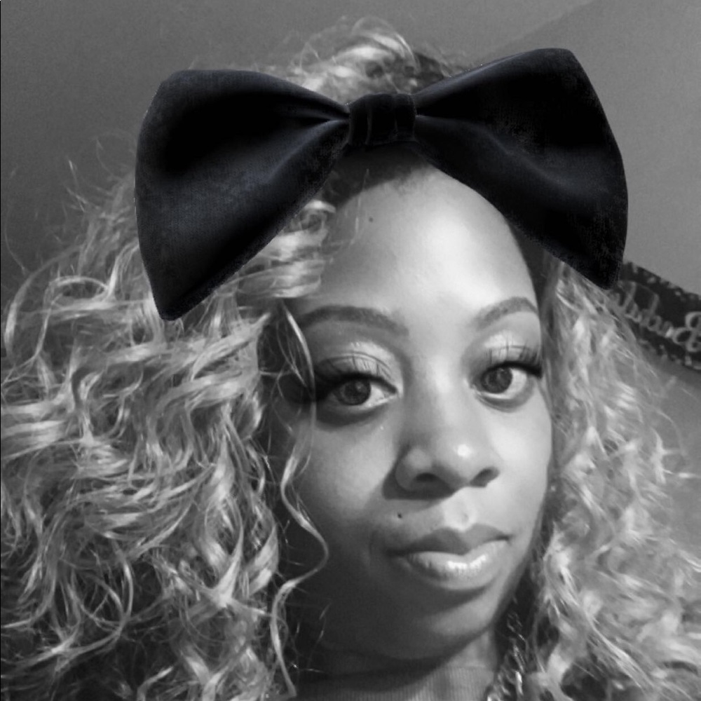 Meet your Posher, Laurena