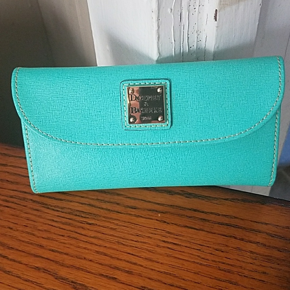 Dooney & Bourke Continental Clutch in Sea Foam