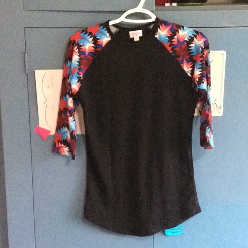 BARELY WORN LULAROE TOP