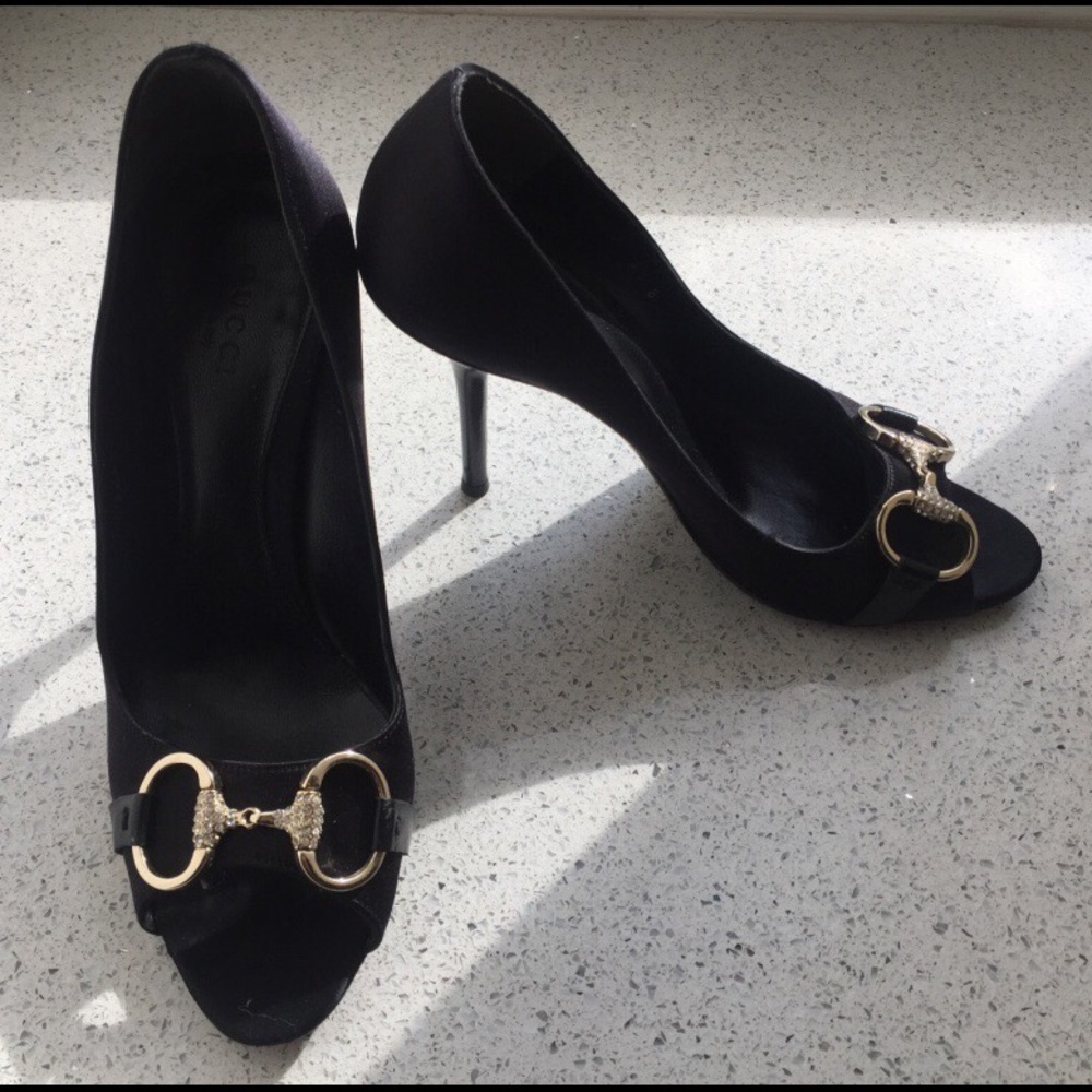 Gucci satin shoes 6.5