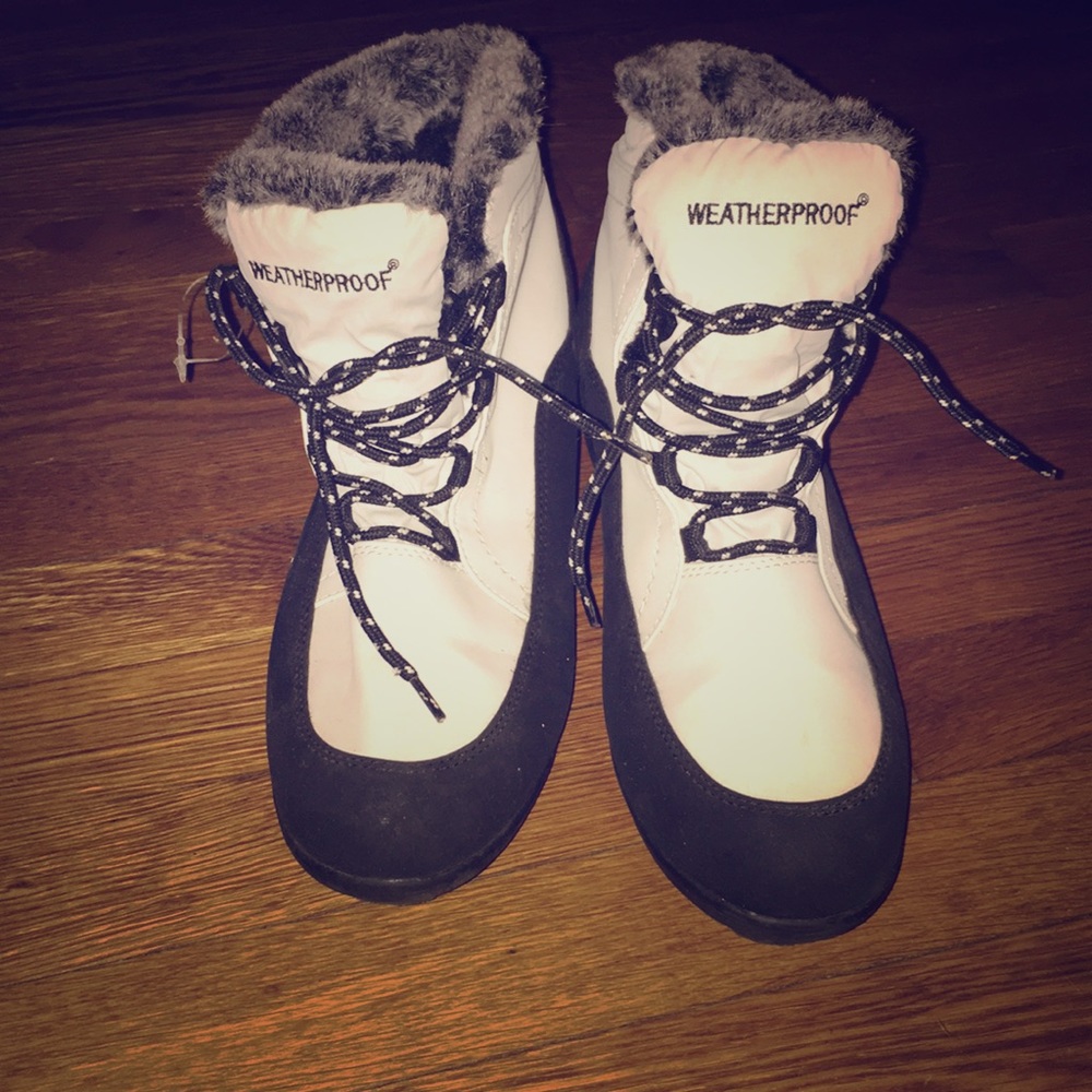 Weatherproof Size 8.5 White Winter Booties