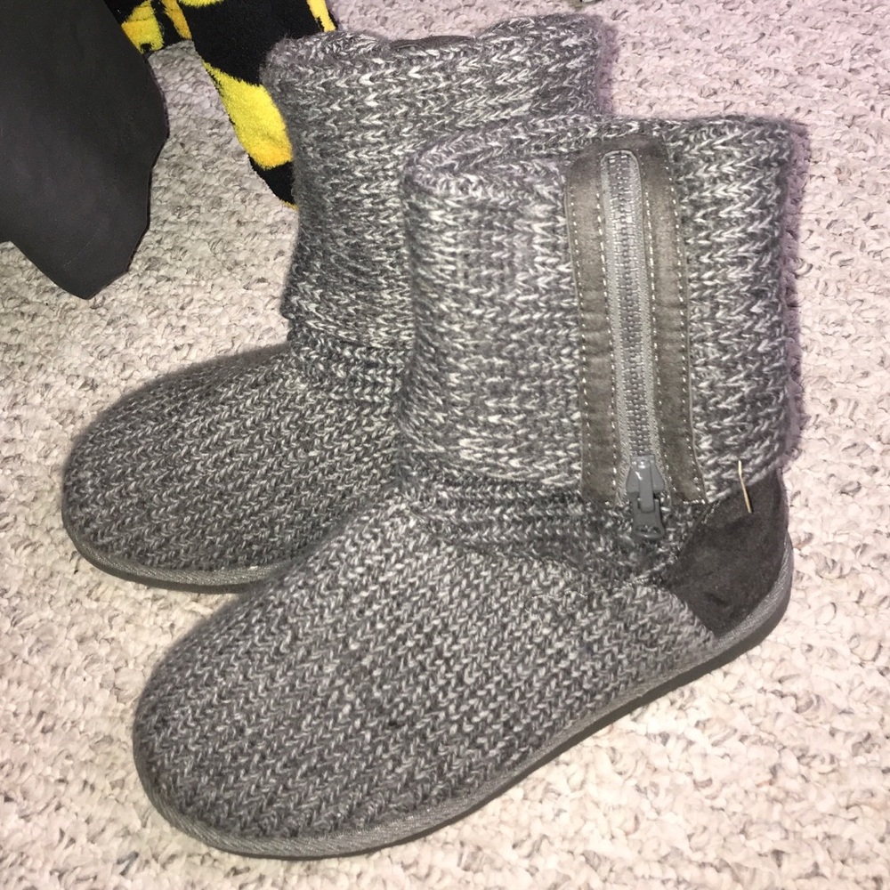 Grey knit boots