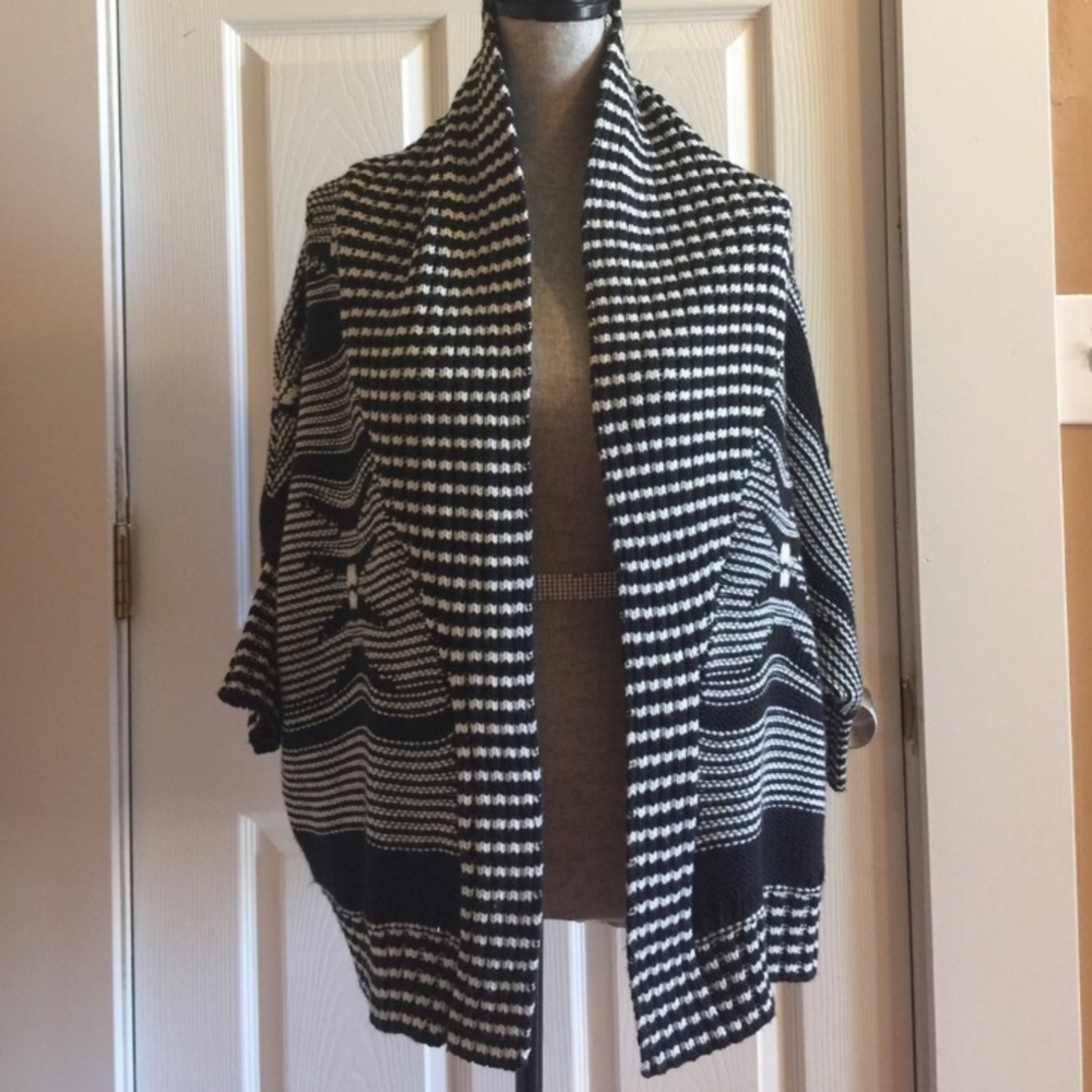 Express Oversized Short-Sleeved Sweater Cardigan