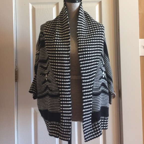 Express Oversized Short-Sleeved Sweater Cardigan - Picture 1 of 3
