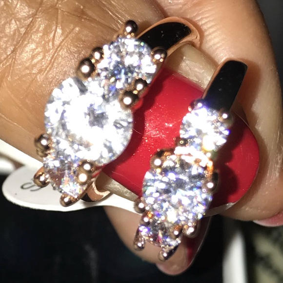 NWT MEGHAN MARKLE Three Stone Tiny Engagement Ring - Picture 3 of 3