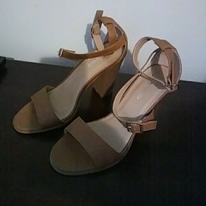 Sandals with heel