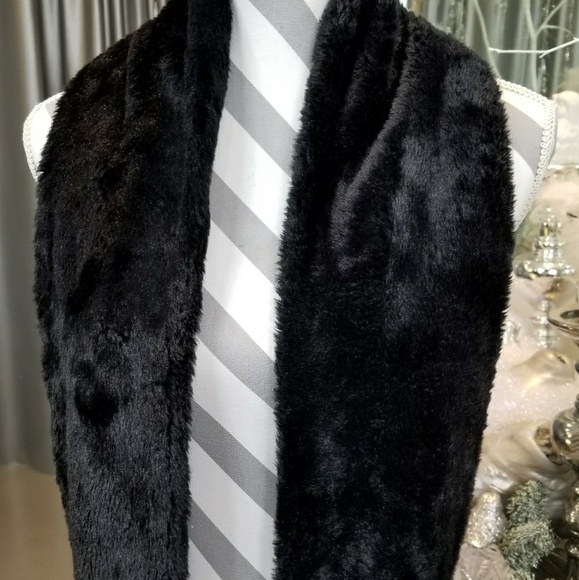 Black Faux Fur Scarf - Picture 4 of 4