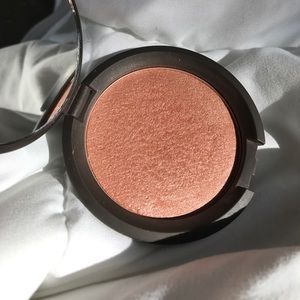 Becca highlighter rose gold