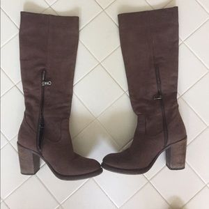 Leather Burberry boots