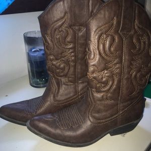 Cowboy/cowgirl boots