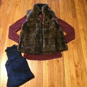 Pea in the pod reversible faux fur maternity vest