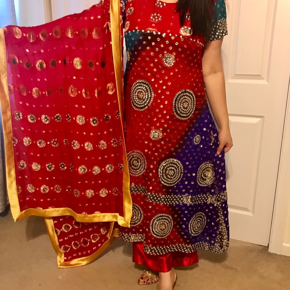 Large Pakistani/ indian/ Bollywood suit/dress