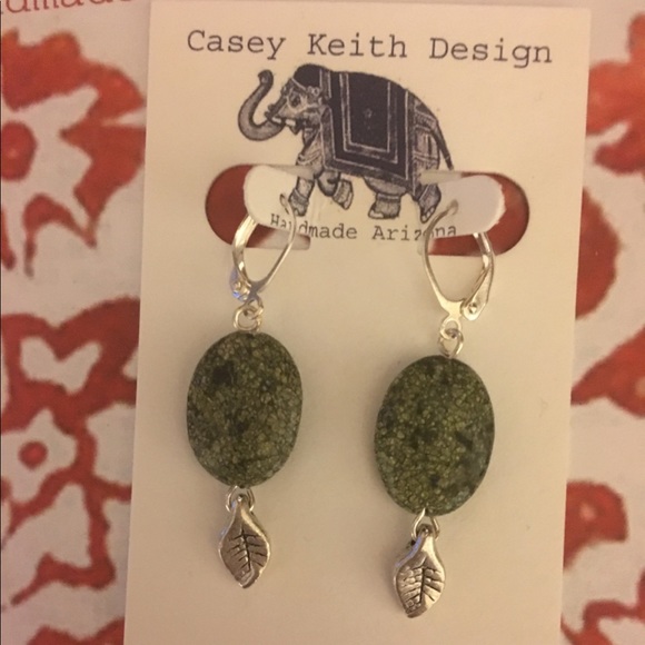 Serpentine Leaf Earring - Picture 3 of 5