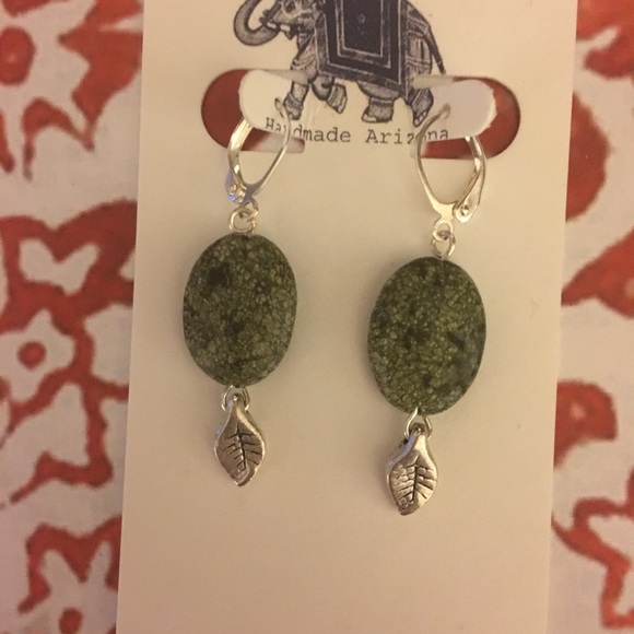 Serpentine Leaf Earring - Picture 5 of 5