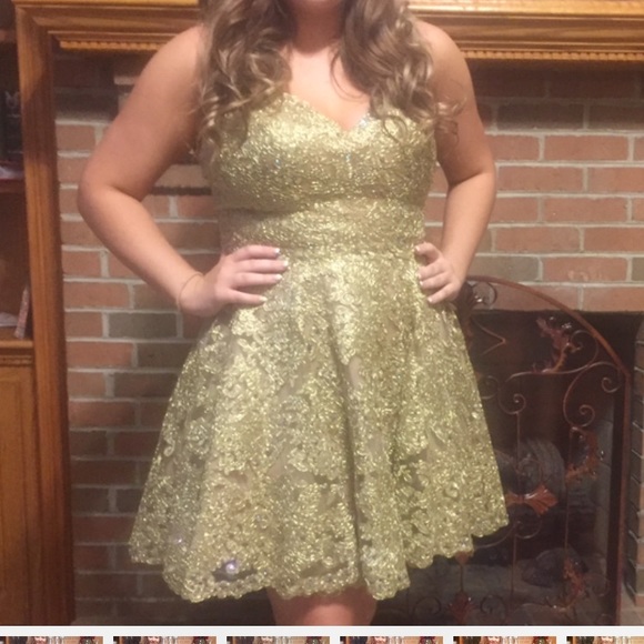SHERRI HILL GOLD DRESS - Picture 1 of 3