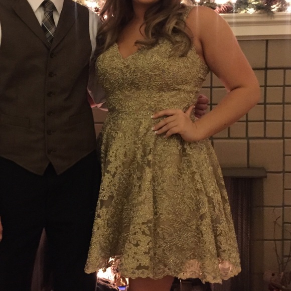 SHERRI HILL GOLD DRESS - Picture 3 of 3