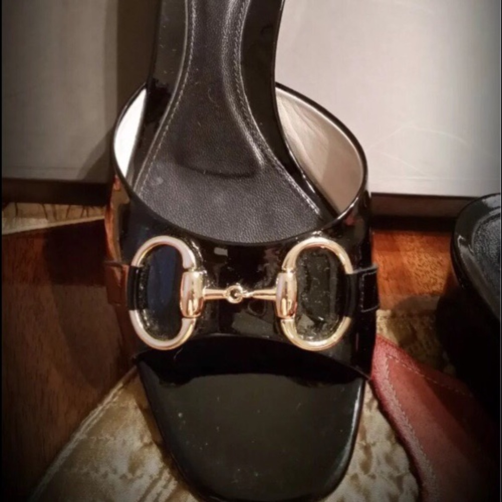 Gucci patterned leather size 6.5