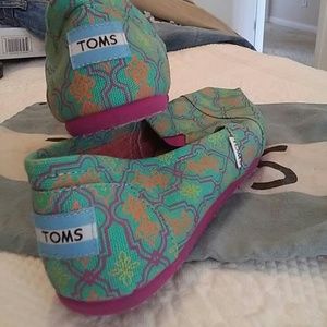 TOMS Shoes