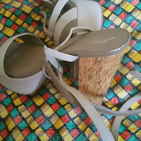 💢SOLD💢    JUST REDUSED!!WOMEN HIGH HEEL NUDE PLATFORM WEDGES - Picture 3 of 4