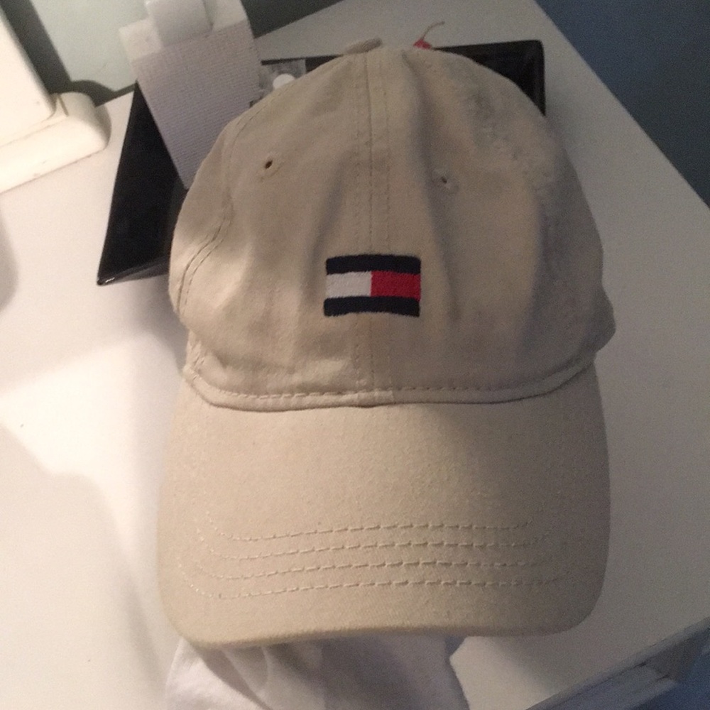Tommy Hilfiger hat
