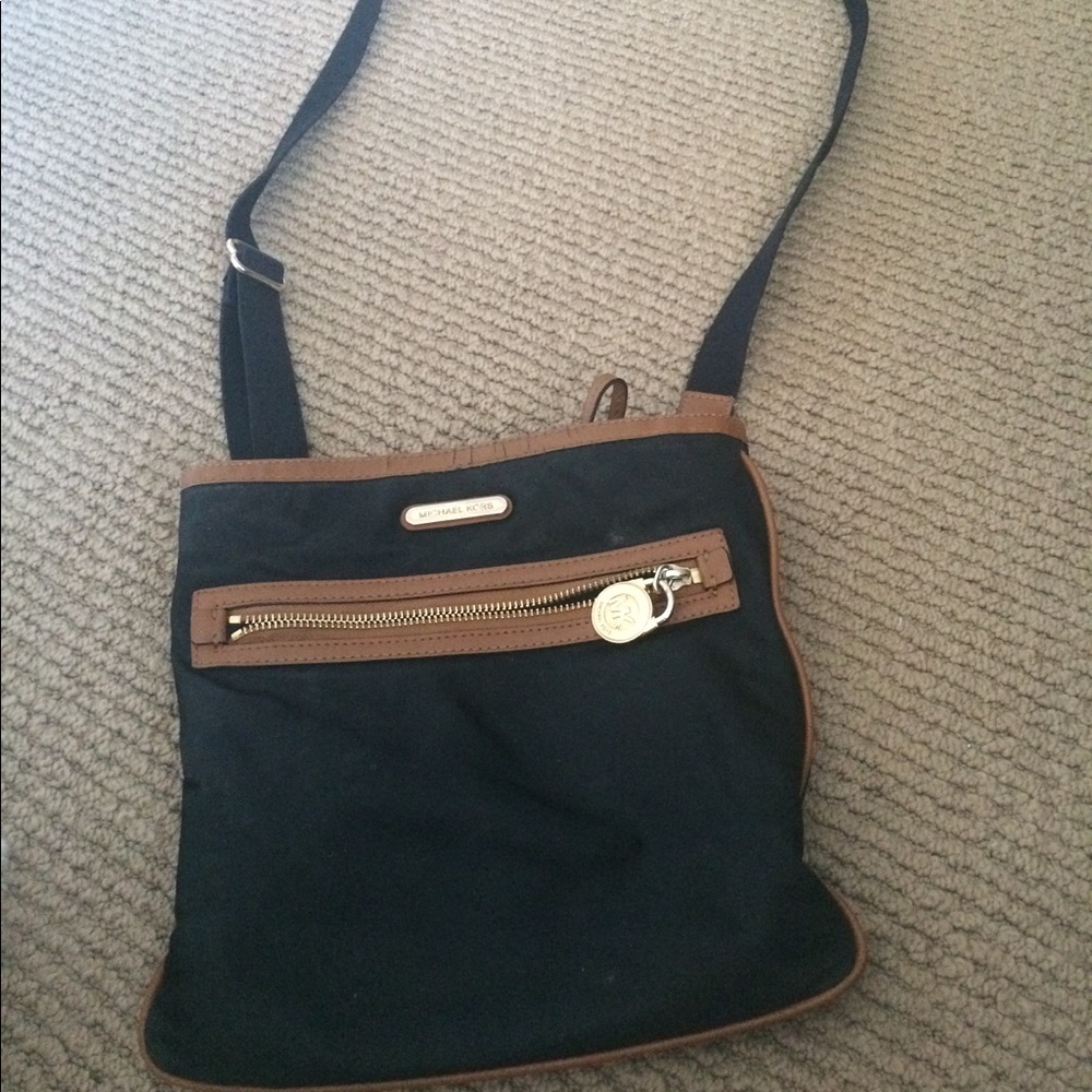 👜 Michael Kors Crossbody purse