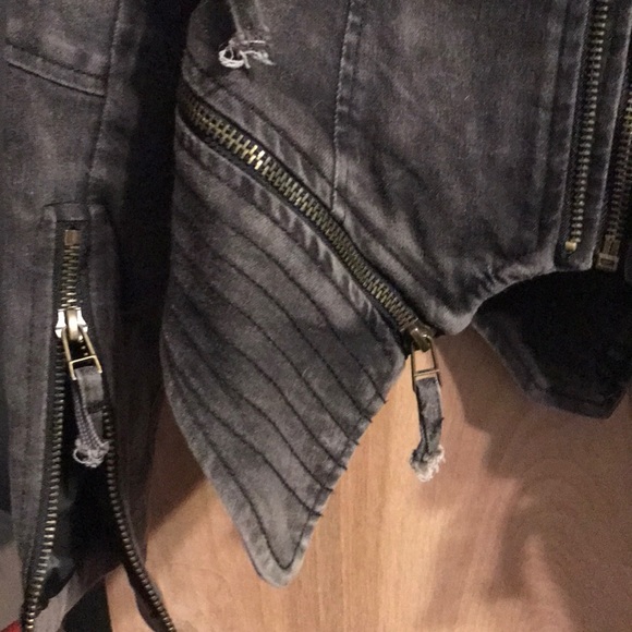 Jacket - Picture 3 of 4