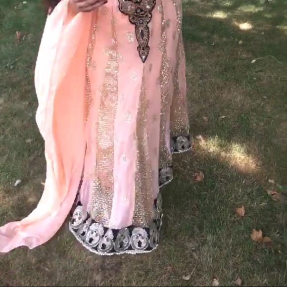 Large Pakistani/ indian/ Bollywood suit/dress - Picture 2 of 6