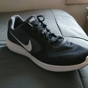 Nike Men's Revolution 3