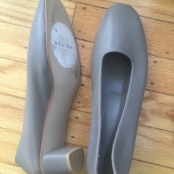 The neutral studio grey leather heels - Picture 2 of 2