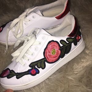 Flower print stylish sneakers