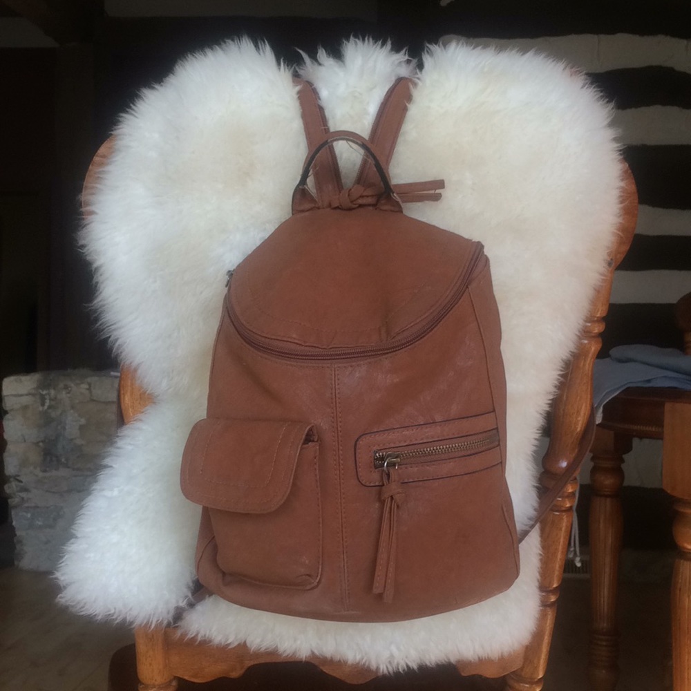 BUENO convertible leather backpack