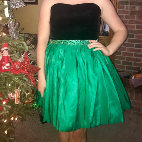 SHERRI HILL DRESS - Picture 1 of 2