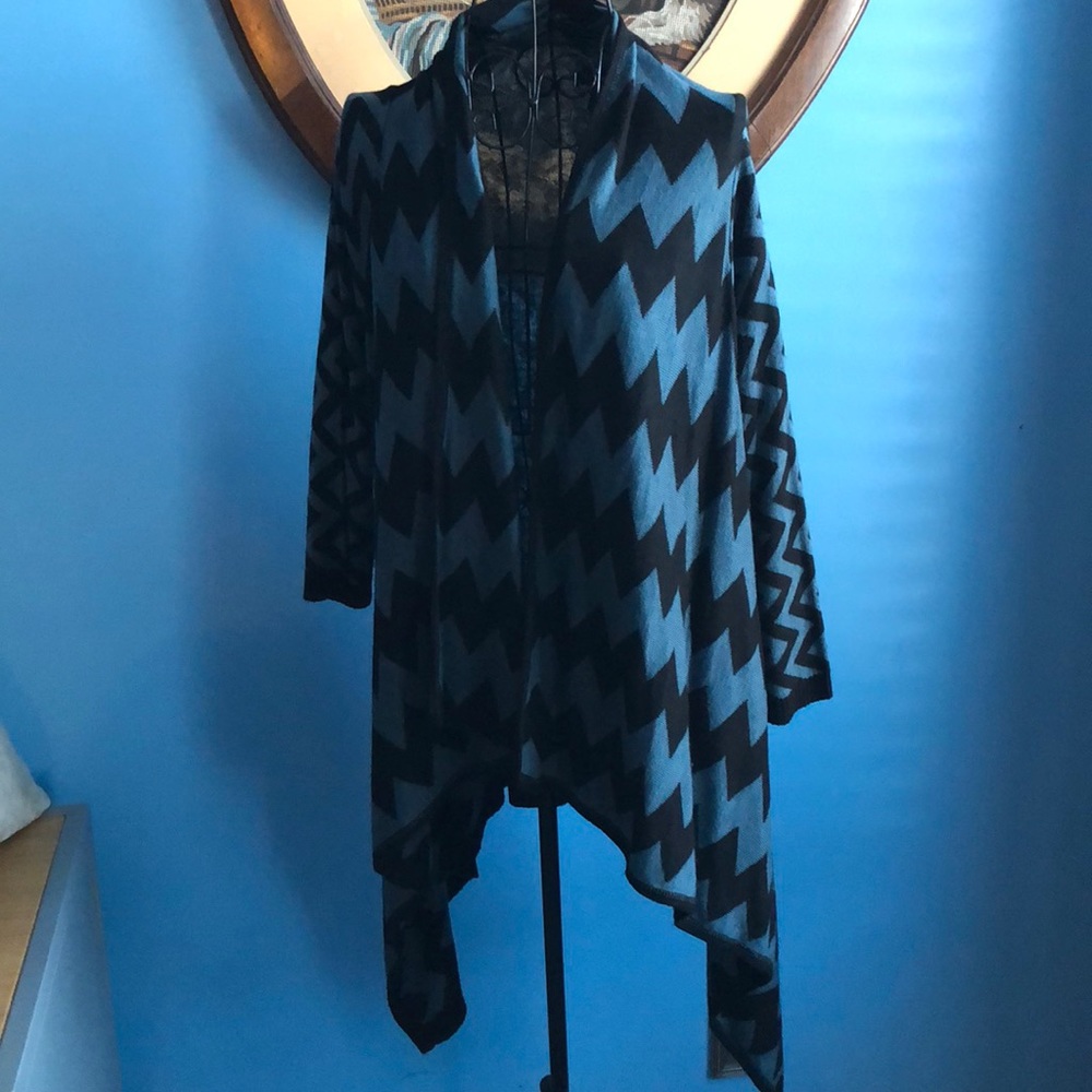 Black & slate blue chevron pattern open sweater🍦