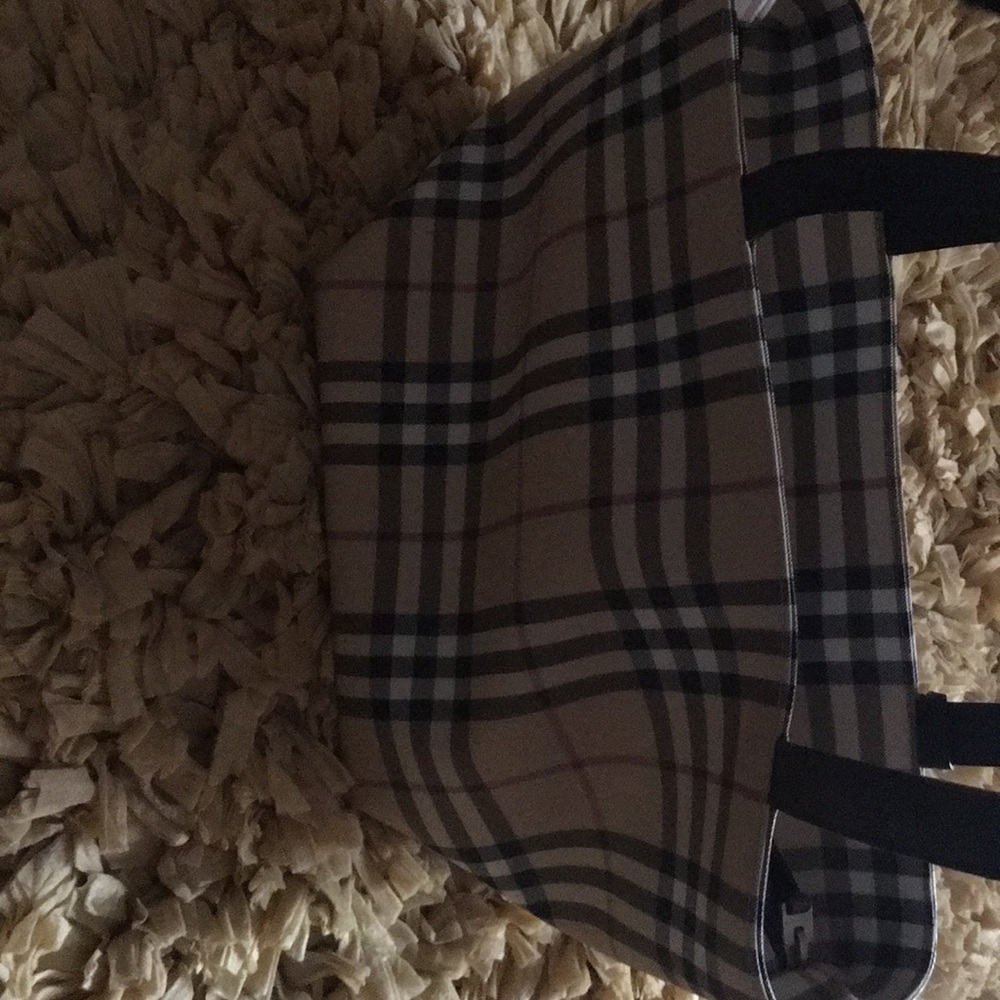 Barley worn Burberry bag - Picture 2 of 5
