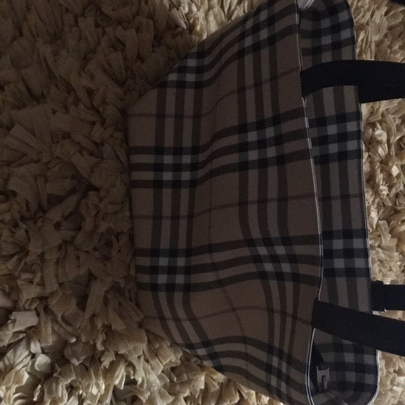 Barley worn Burberry bag - Picture 2 of 5