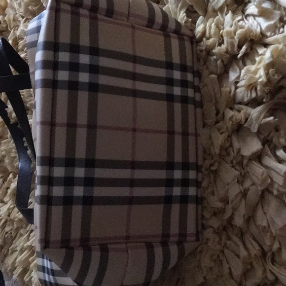 Barley worn Burberry bag - Picture 3 of 5