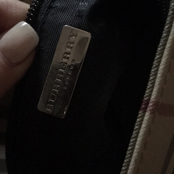 Barley worn Burberry bag - Picture 5 of 5