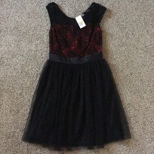 NWT Women’s cocktail dress by Mystic. Black w. Red