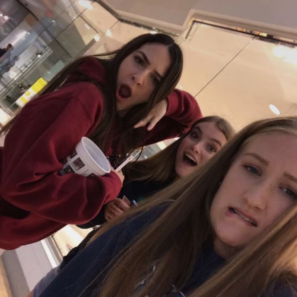 Meet Your Posher, Sophia - Picture 3 of 8