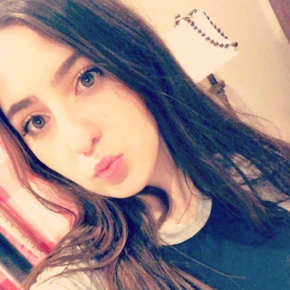 Meet Your Posher, Sophia - Picture 6 of 8