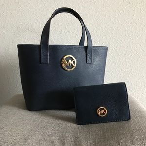 TEMP PRICE DROP Authentic Michael Kors Tote